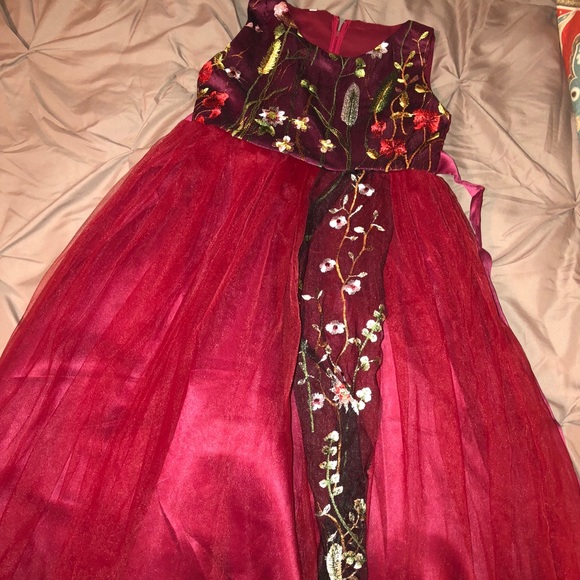 Bnwot burgundy formal girls dress - Picture 2 of 5